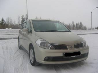 2005 Nissan Tiida Photos