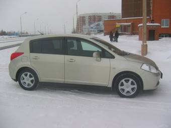 2005 Nissan Tiida Photos