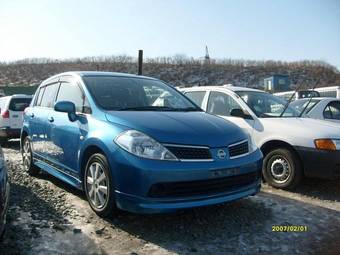 2005 Nissan Tiida Pictures