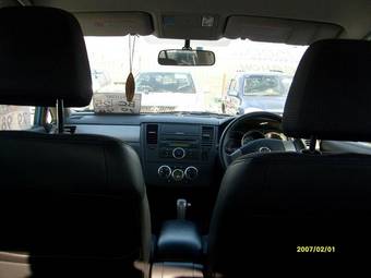 2005 Nissan Tiida Photos