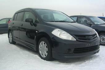 2005 Nissan Tiida Photos