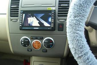 2005 Nissan Tiida Photos