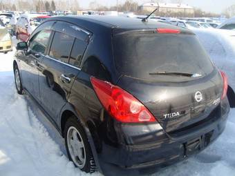 2005 Nissan Tiida Images