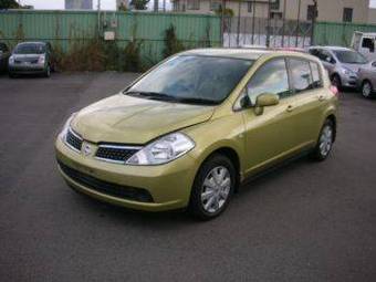 2005 Nissan Tiida Photos