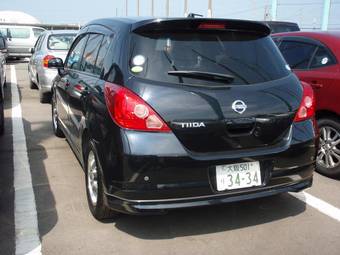 2005 Nissan Tiida Photos