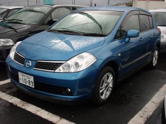 2005 Nissan Tiida Photos