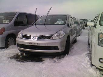 2005 Nissan Tiida Pictures