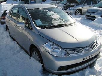 2005 Nissan Tiida Pictures