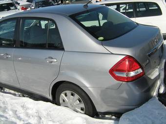 2005 Nissan Tiida Pictures