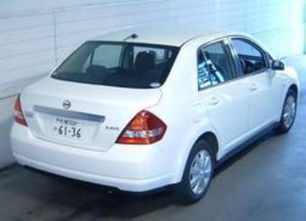 2005 Nissan Tiida Images