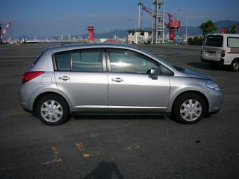 2005 Nissan Tiida Images