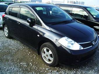 2005 Nissan Tiida Photos