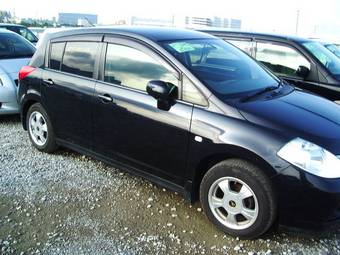 2005 Nissan Tiida Pictures