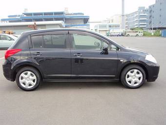 2005 Nissan Tiida Pics