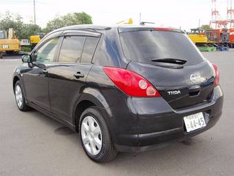 2005 Nissan Tiida Photos