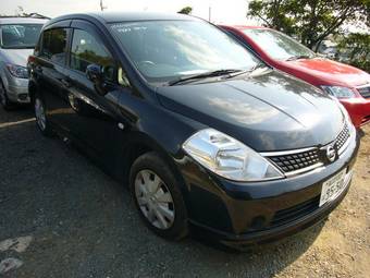 2005 Nissan Tiida Pics