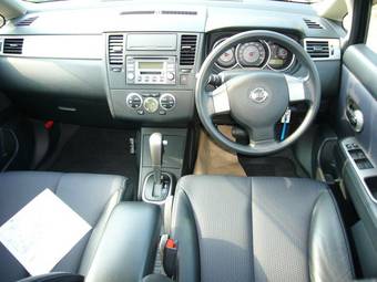 2005 Nissan Tiida Photos