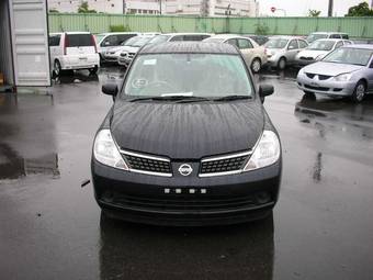 2005 Nissan Tiida Pics