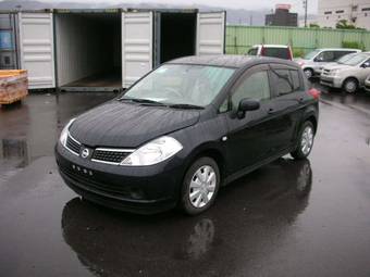 2005 Nissan Tiida Pictures