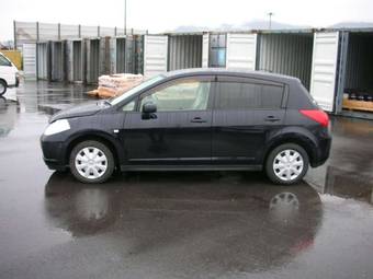 2005 Nissan Tiida Pictures