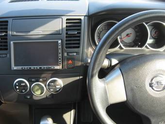 2005 Nissan Tiida Pictures