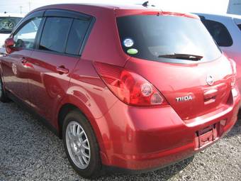 2005 Nissan Tiida Pictures