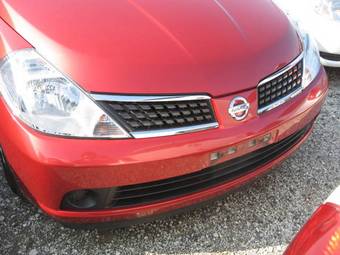 2005 Nissan Tiida Photos