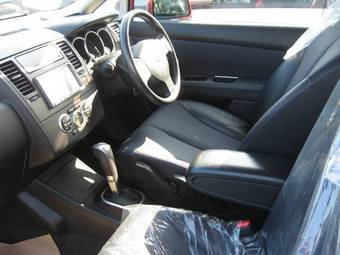 2005 Nissan Tiida Pictures