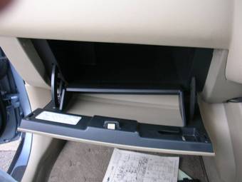 2005 Nissan Tiida Photos