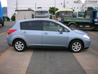 2005 Nissan Tiida Pictures