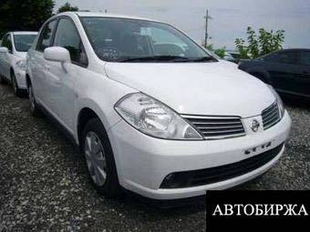 2005 Nissan Tiida Photos