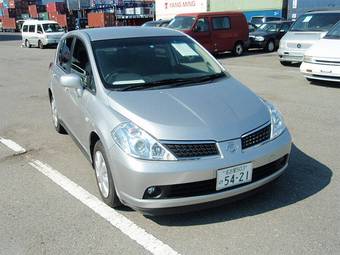 2005 Nissan Tiida Pictures