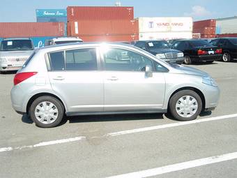 2005 Nissan Tiida Photos