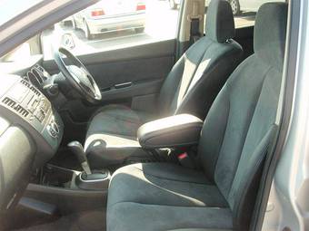 2005 Nissan Tiida Images