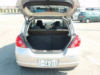 2005 Nissan Tiida Pics