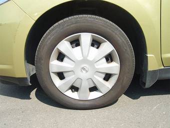 2005 Nissan Tiida Pictures