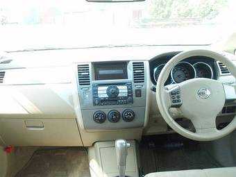 2005 Nissan Tiida Images