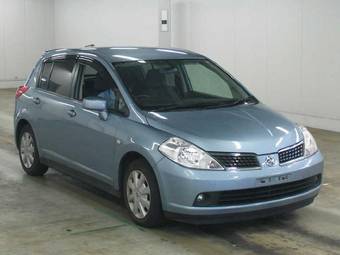 2005 Nissan Tiida Photos