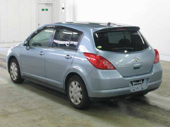 2005 Nissan Tiida Photos