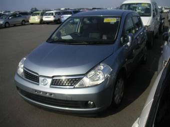 2005 Nissan Tiida Pictures