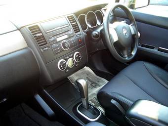 2005 Nissan Tiida Photos