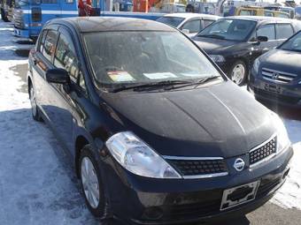 2005 Nissan Tiida Images