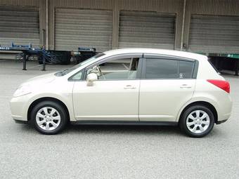 2005 Nissan Tiida Images