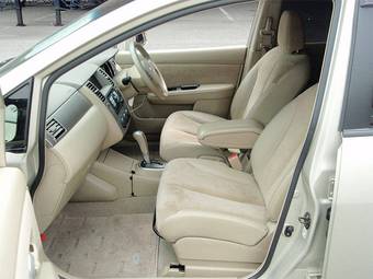 2005 Nissan Tiida Pictures