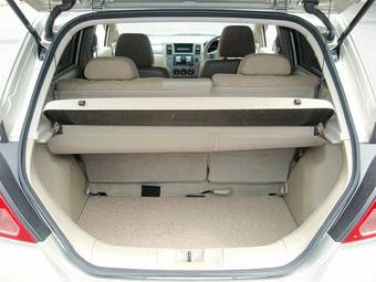 2005 Nissan Tiida Pictures