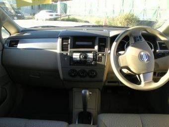 2005 Nissan Tiida Pictures