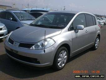 2005 Nissan Tiida Pics