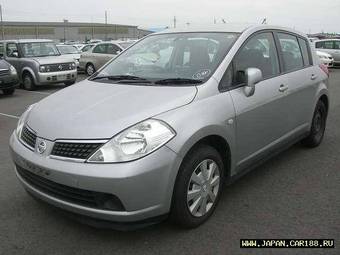 2005 Nissan Tiida Images