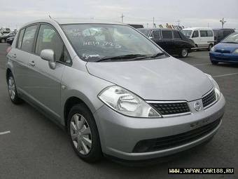 2005 Nissan Tiida Pics