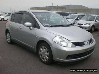 2005 Nissan Tiida Images